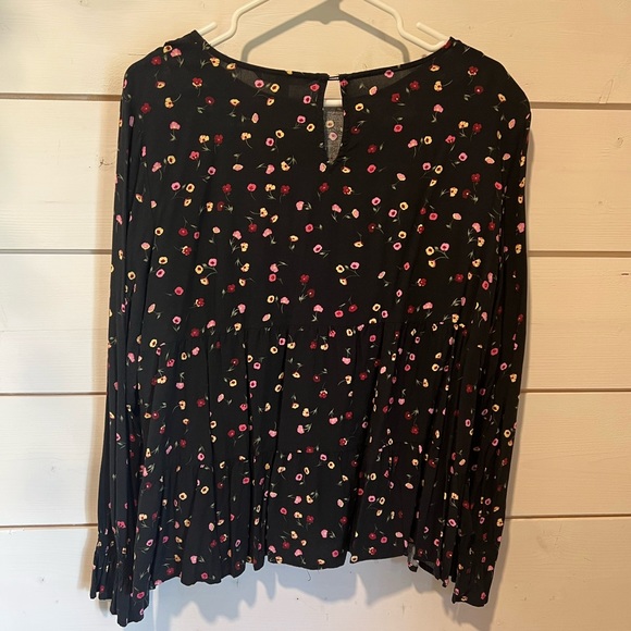 Black floral long sleeve | XL - Picture 2 of 4
